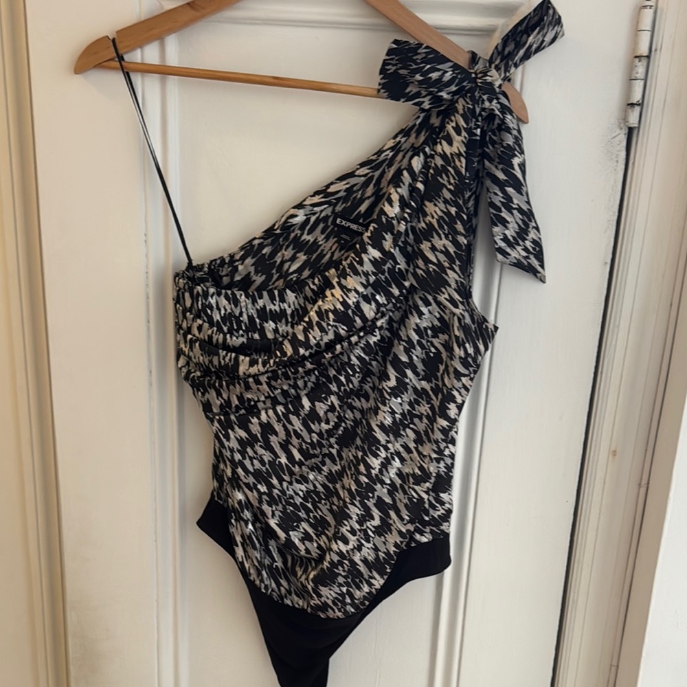 Express Black and White One-Shoulder Bodysuit